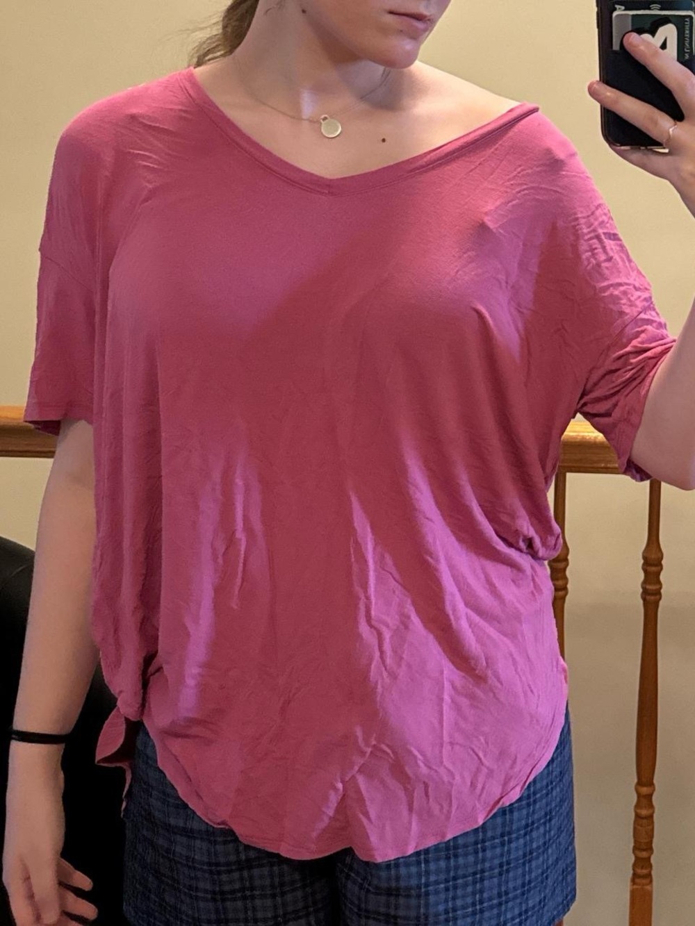 v-neck pink tee